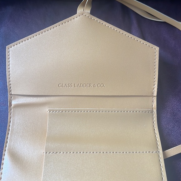 Glass Ladder Co. Katherine Tech Organizer Roll - Picture 4 of 7